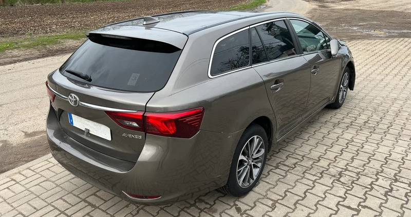 Toyota Avensis cena 21900 przebieg: 218000, rok produkcji 2016 z Chodzież małe 232